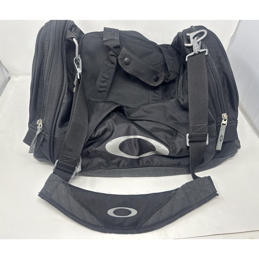 2010’s Oakley Heavy Payload Duffel Bag -  Black - Shoe Pocket NICE black large